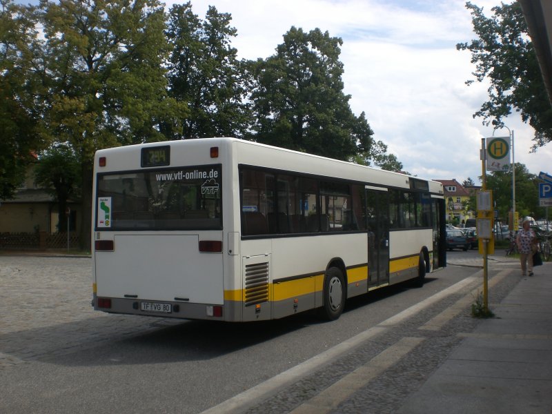 Mercedes-Benz O 405 N (Niederflur-Stadtversion) auf der Linie 794 nach S-Bahnhof Blankenfelde am S-Bahnhof Mahlow.
