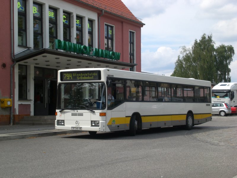 Mercedes-Benz O 405 N (Niederflur-Stadtversion) auf der Linie 794 nach S-Bahnhof Blankenfelde am S-Bahnhof Mahlow.