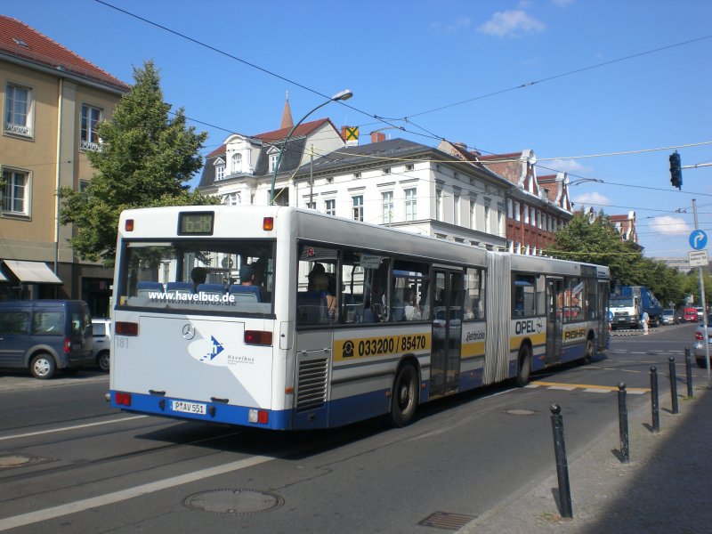 Mercedes-Benz O 405 N (Niederflur-Stadtversion) auf der Linie 638 nach S+U Bahnhof Rathaus Spandau an der Haltestelle Platz der Einheit/West.