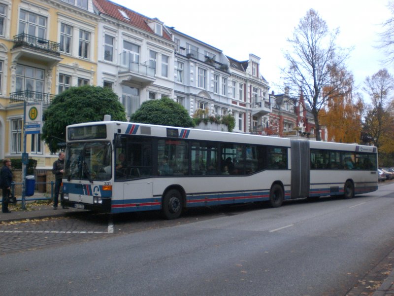 Mercedes-Benz O 405 N (Niederflur-Stadtversion) auf der Linie 5 nach Oberbssauer Weg an der Haltestelle Moltkestrae.