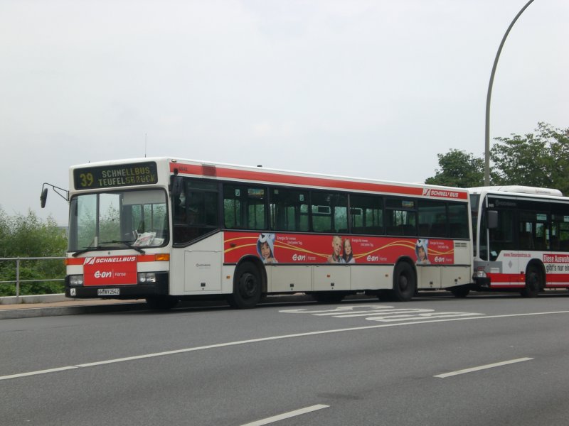 Mercedes-Benz O 405 N auf der Linie 39 an der Haltestelle Teufelsbrck Fhre.