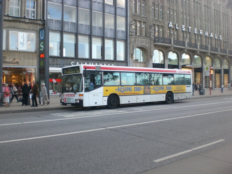 Mercedes-Benz O 405 N auf der Linie 34 nach Kirchdorf Sd am S+U Bahnhof Jungfernstieg.
