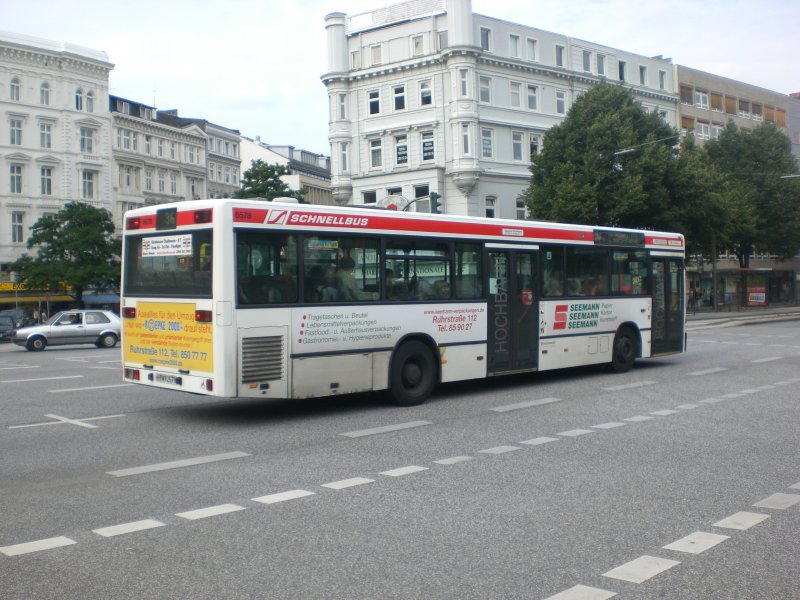 Mercedes-Benz O 405 N auf der Linie 36 nach Berner Heerweg am Hauptbahnhof/ZOB.