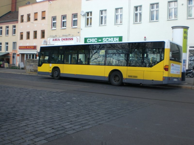 Mercedes-Benz O 530 I (Citaro) auf der Linie 193 nach Krankenhaus Lindenhof am S+U Bahnhof Lichtenberg/Siegfriedstrae.