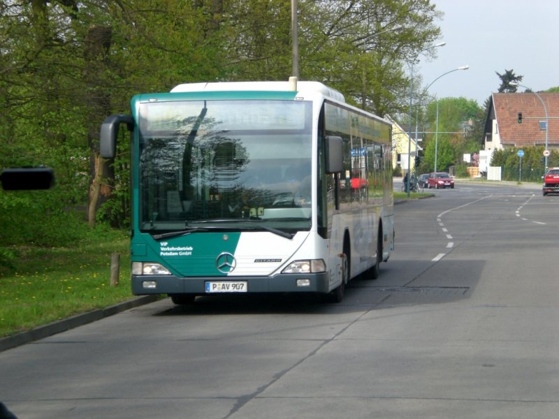 Mercedes-Benz O 530 I (Citaro) auf der Linie 696 nach S-Bahnhof Griebnitzsee nahe der Haltestelle Robert-Baberske-Strae.