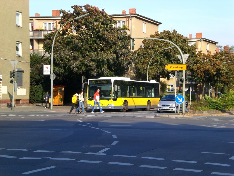 Mercedes-Benz O 530 I (Citaro) auf der Linie 170 nach S+U Bahnhof Rathaus Steglitz an der Haltestelle Britzer Damm/Gradestrae.