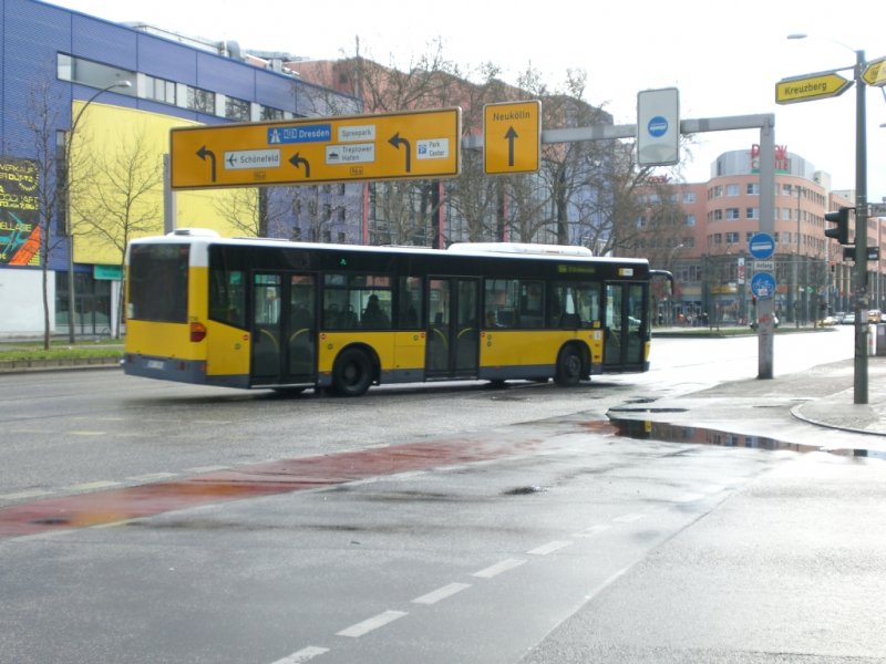 Mercedes-Benz O 530 I (Citaro) auf der Linie 166 nach S-Bahnhof Schneweide an der Haltestelle Treptow Puschkinallee/Elsenstrae.