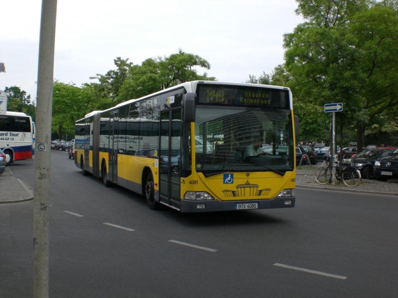 Mercedes-Benz O 530 I (Citaro) auf der Linie M49 nach Staaken Reimerweg am S+U Bahnhof Zoologischer Garten.