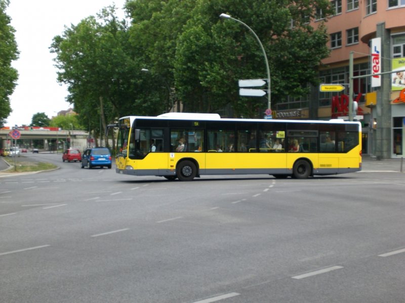 Mercedes-Benz O 530 I (Citaro) auf der Linie 194 nach Marzahn Helene-Weigel-Platz an der Haltestelle Treptow Puschkinallee/Elsenstrae.