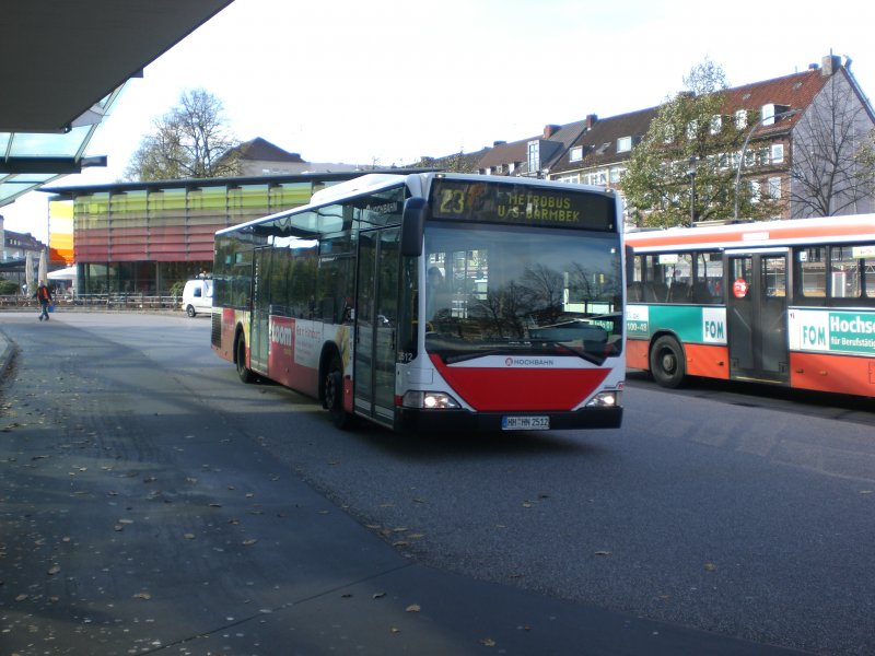 Mercedes-Benz O 530 I (Citaro) auf der Linie 23 nach S+U Bahnhof Barmbek am U-Bahnhof Wandsbek-Markt.