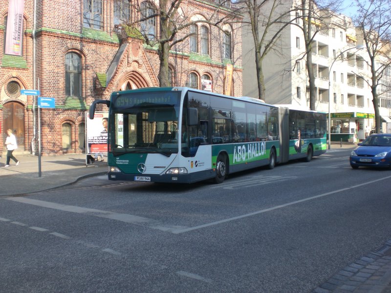 Mercedes-Benz O 530 I (Citaro) auf der Linie 694 nach Hauptbahnhof an der Haltestelle Rathaus Babelsberg.
