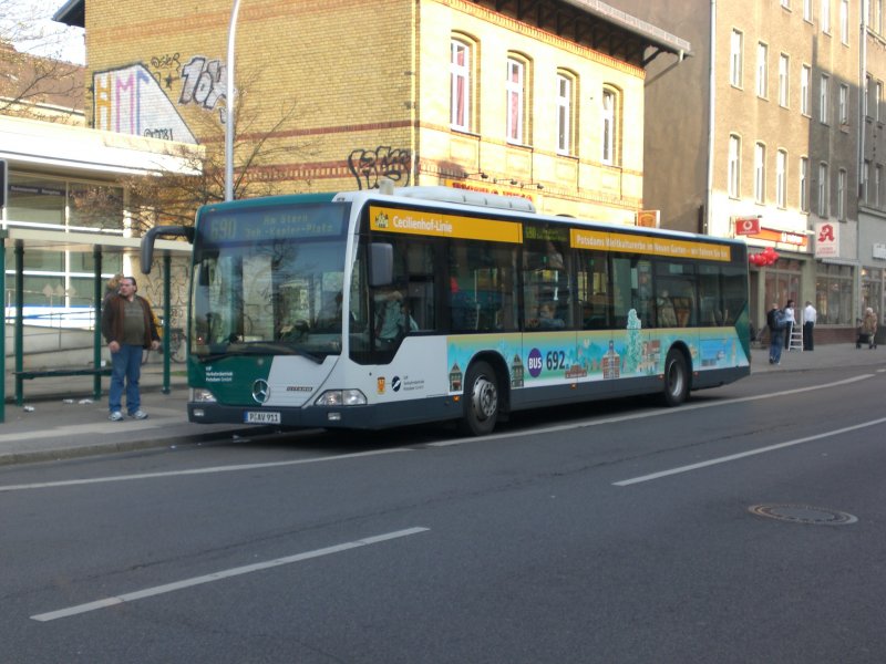 Mercedes-Benz O 530 I (Citaro) auf der Linie 690 nach Am Stern Johannes-Kepler-Platz am S-Bahnhof Babelsberg.