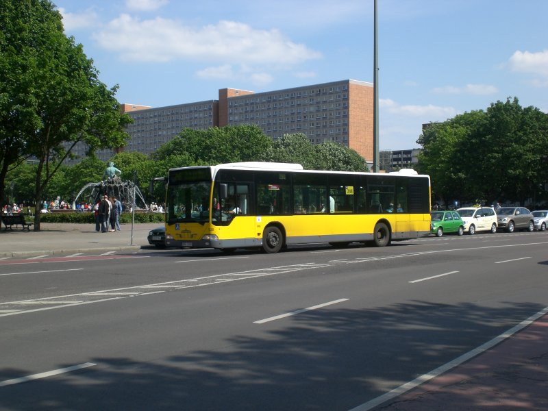 Mercedes-Benz O 530 I (Citaro) auf der Linie 248 nach S+U Bahnhof Alexanderplatz an der Haltestelle Mitte Spandauer Strae/Marienkirche. 