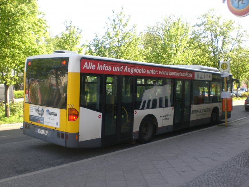 Mercedes-Benz O 530 I (Citaro) auf der Linie 156 nach Prenzlauer Berg Michelangelostrae am S-Bahnhof Prenzlauer Allee. 