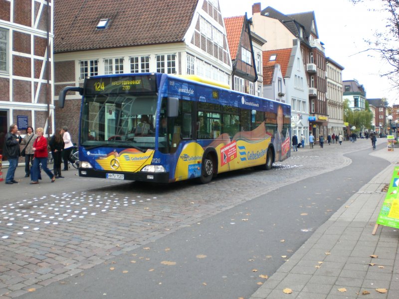 Mercedes-Benz O 530 I (Citaro) auf der Linie 124 nach Hauptbahnhof/ZOB an der Haltestelle Bergedorf Kupferhof.