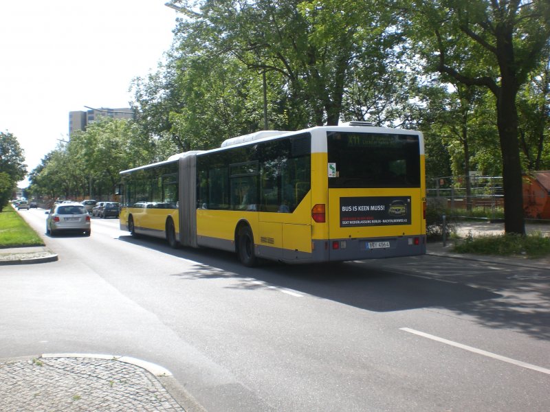 Mercedes-Benz O 530 I (Citaro) auf der Linie X11 nach S-Bahnhof Lichterfelde Ost am U-Bahnhof Johannisthaler Chaussee.
