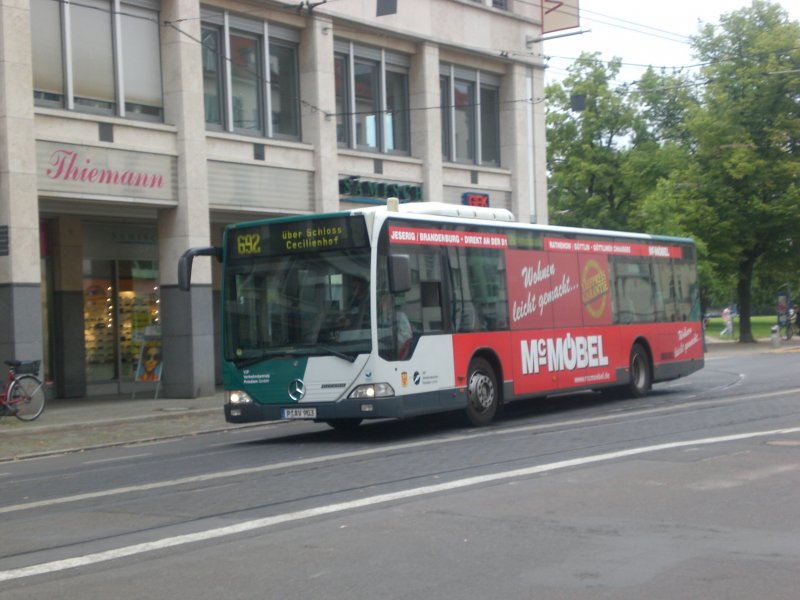 Mercedes-Benz O 530 I (Citaro) auf der Linie 692 nach Nauener Vorstadt Hhenstrae an der Haltestelle Platz der Einheit/West.

