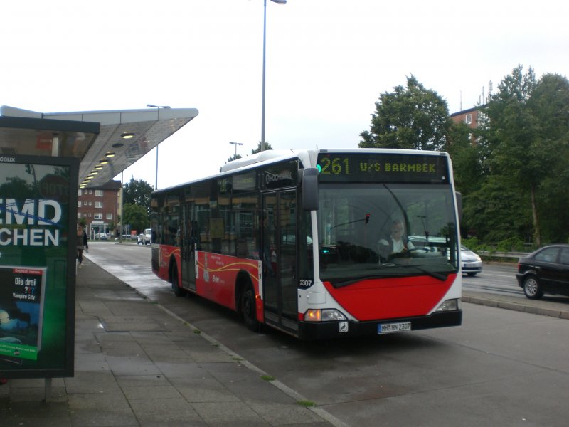 Mercedes-Benz O 530 I (Citaro) auf der Linie 261 nach S+U Bahnhof Barmbek am U-Bahnhof Horner Rennabhn.