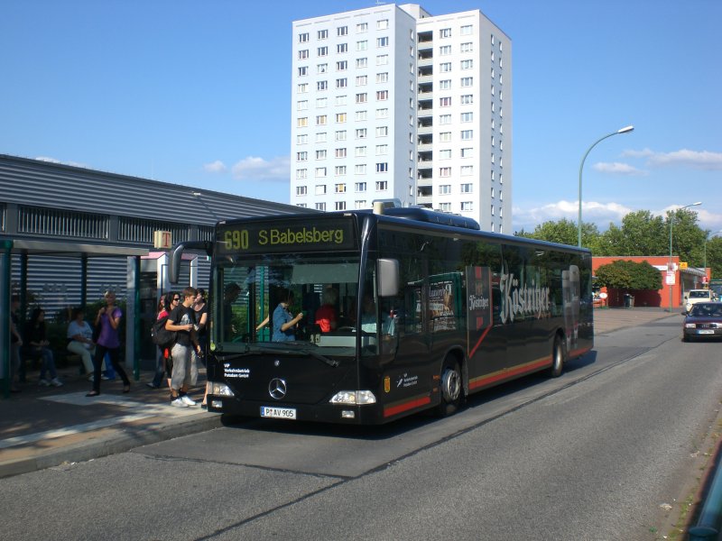 Mercedes-Benz O 530 I (Citaro) auf der Linie 690 nach S-Bahnhof Babelsberg an der Haltestelle Am Stern Johannes-Kepler-Platz.