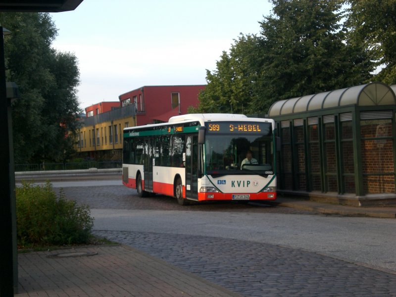Mercedes-Benz O 530 I (Citaro) auf der Linie 589 am S-Bahnhof Wedel.