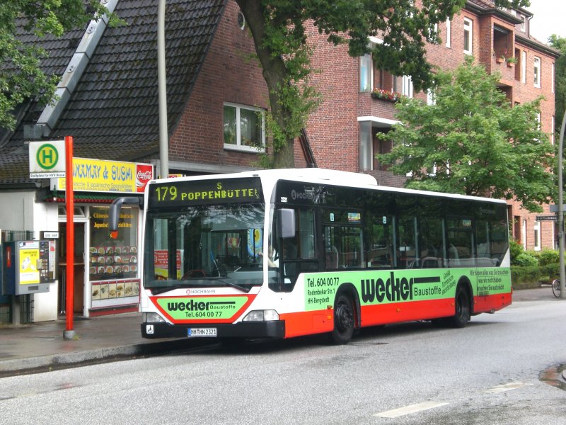 Mercedes-Benz O 530 I (Citaro) auf der Linie 179 nach S-Bahnhof Poppenbttel am U-Bahnhof Borgweg.