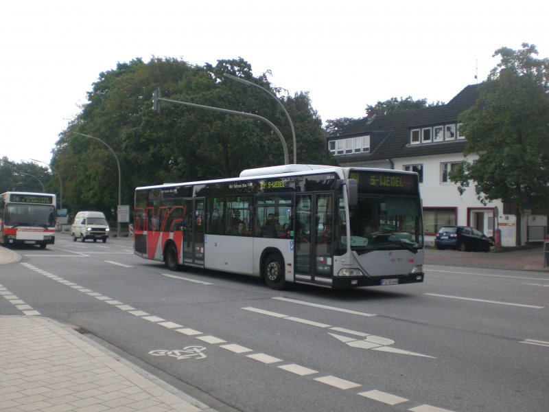 Mercedes-Benz O 530 I (Citaro) auf der Linie 189 nach S-Bahnhof Wedel am S-Bahnhof Blankenese.
