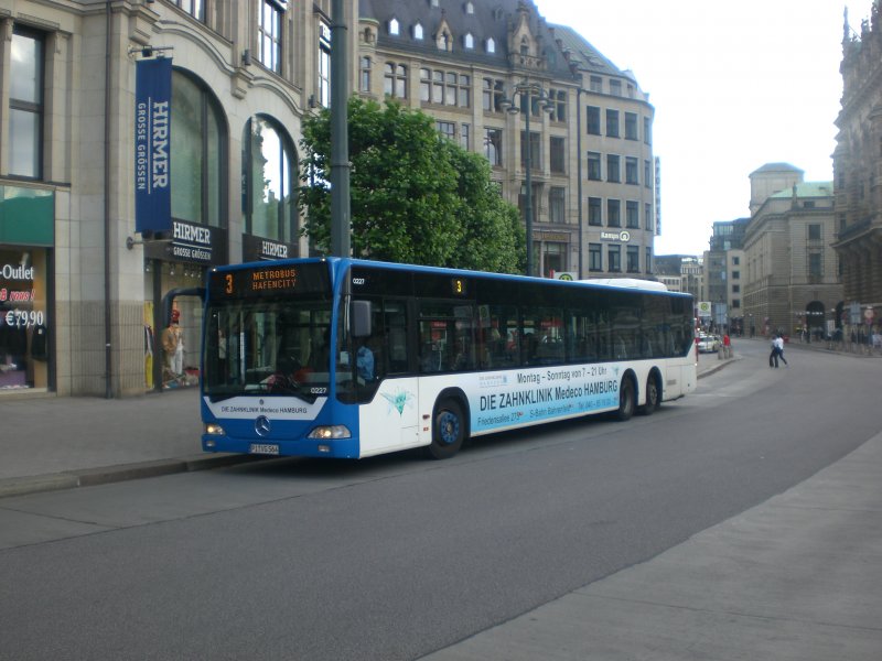 Mercedes-Benz O 530 I (Citaro) auf der Linie 3 nach Hafencity an der Haltestelle Rathausmarkt.