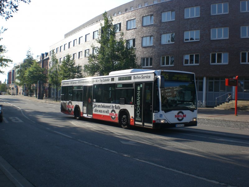 Mercedes-Benz O 530 I (Citaro) auf der Linie 145 nach Zum Jgerfeld am S-Bahnhof Harburg Rathaus.