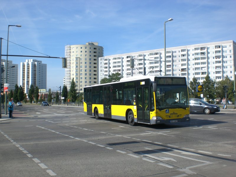 Mercedes-Benz O 530 I (Citaro) auf der Linie 359 nach Falkenberg an der Haltestelle Hohenschnhausen Falkenberger Chaussee/Prendener Strae.

