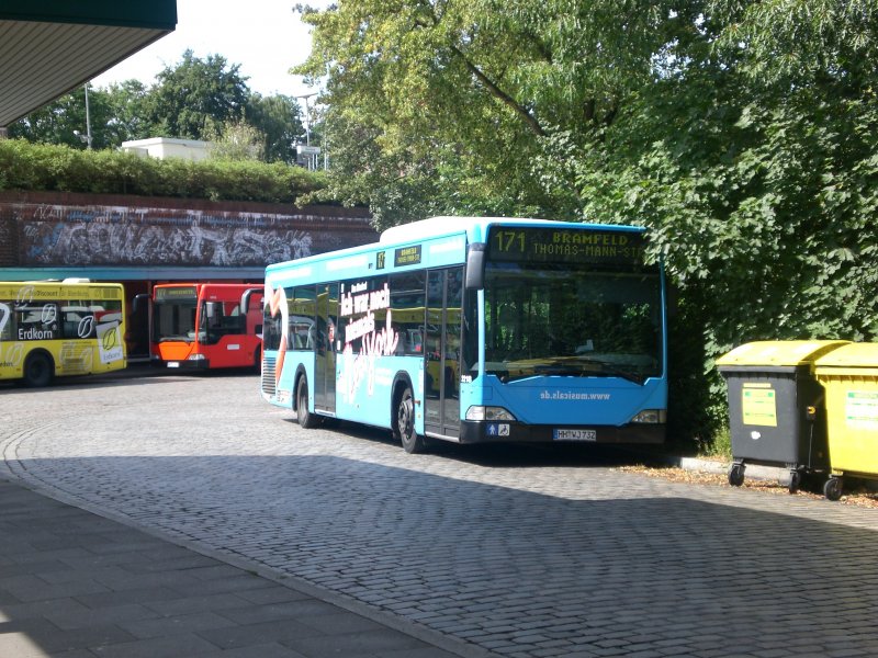 Mercedes-Benz O 530 I (Citaro) auf der Linie 171 nach Thomas-Mann-Strae am S+U Bahnhof Barmbek.
