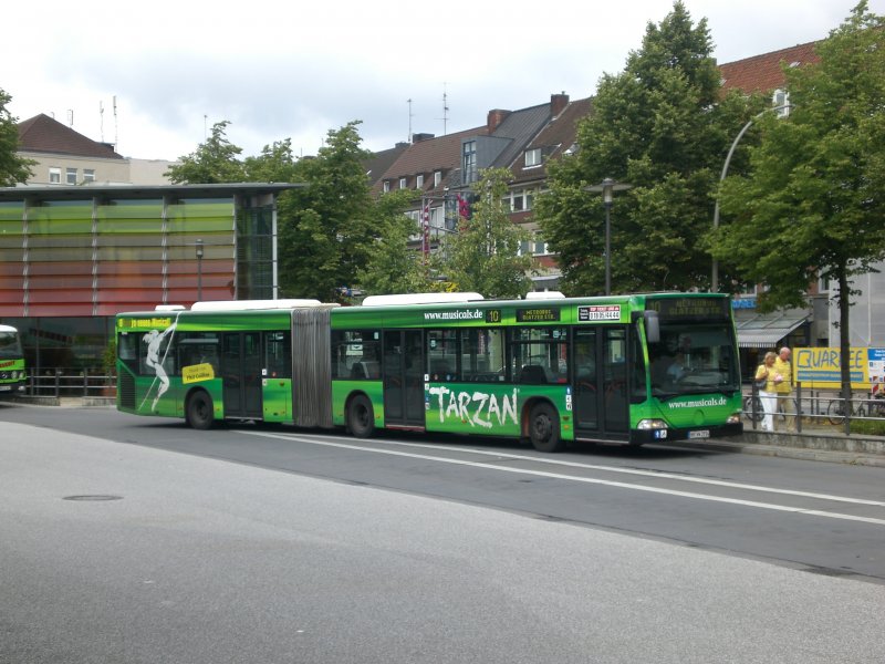 Mercedes-Benz O 530 I (Citaro) auf der Linie 10 nach Glatzer Strae am U-Bahnhof Wandsbek Markt.