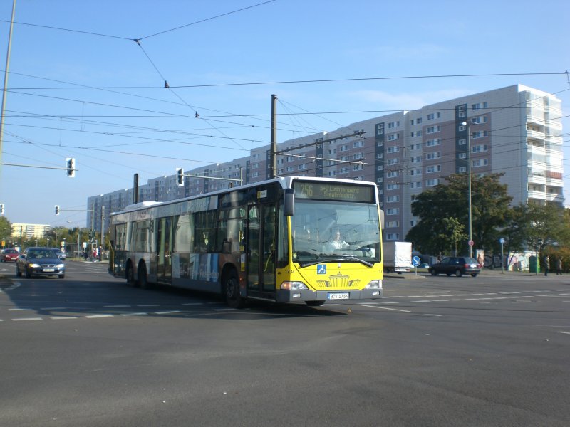 Mercedes-Benz O 530 I (Citaro) auf der Linie 256 nach S+U Bahnhof Lichtenberg an der Haltestelle Hohenschnhausen Prerower Platz.