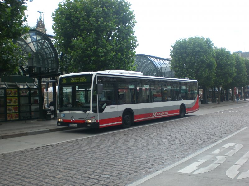 Mercedes-Benz O 530 I  (Citaro) auf der Linie 36 nach Farmsen Berner Herrweg an der Haltestelle Rathausmarkt.