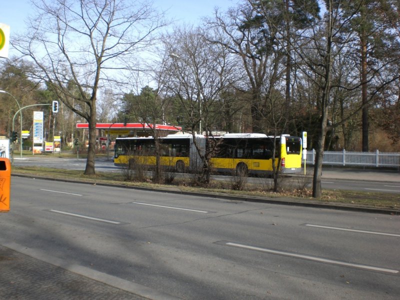 Mercedes-Benz O 530 II (Citaro Facelift) auf der Linie X83 nach Lichtenrade Nahariyastrae an der Haltestelle Knigin-Luise-Strae/Clayallee.