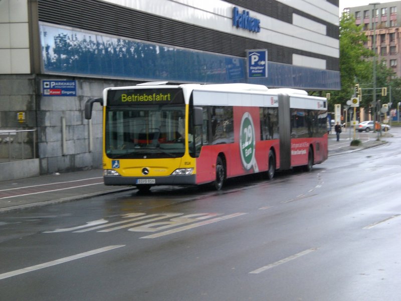Mercedes-Benz O 530 II (Citaro Facelift) auf Betriebsfahrt am S+U Bahnhof Rathaus Steglitz.