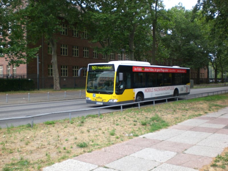 Mercedes-Benz O 530 II (Citaro Facelift) auf der Linie 147 nach Hauptbahnhof an der Haltestelle Treptow Puschkinallee/Elsenstrae.