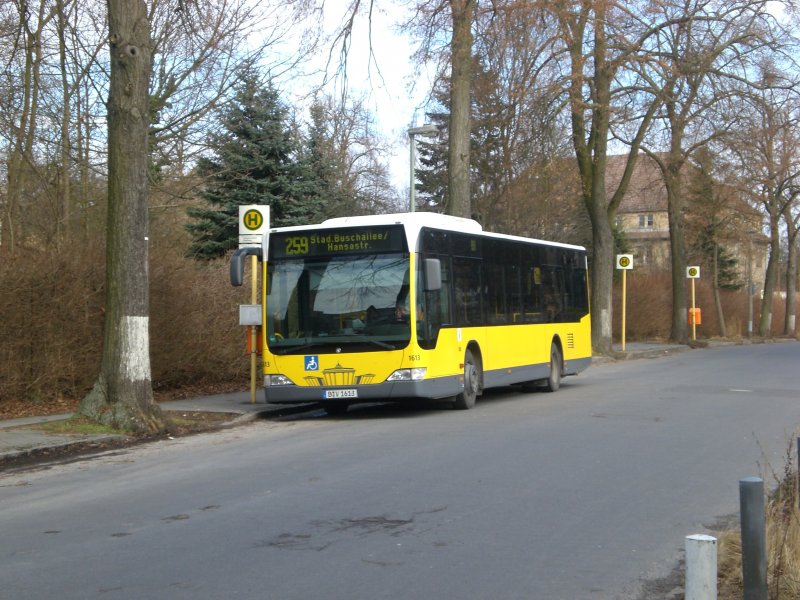 Mercedes-Benz O 530 II (Citaro Facelift) auf der Linie 259 nach Weißensee Stadion Buschallee/Hansastraße am S-Bahnhof Buch/Röbelweg.
