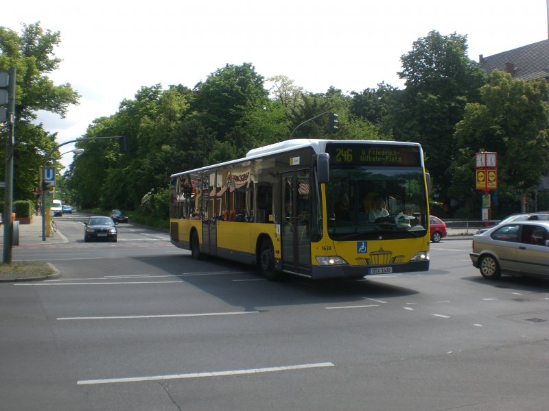 Mercedes-Benz O 530 II (Citaro Facelift) auf der Linie 246 nach U-Bahnhof Friedrich-Wilhem-Platz am U-Bahnhof Alt-Tempelhof.