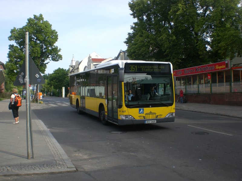 Mercedes-Benz O 530 II (Citaro Facelift) auf der Linie 351 nach Buch Lindenberger Weg/Stadtgrenze am S-Bahnhof Buch. 