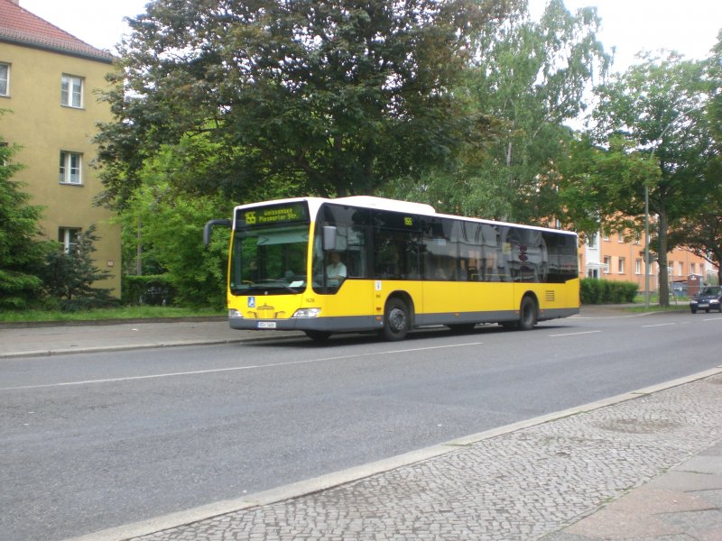 Mercedes-Benz O 530 II (Citaro Facelift) auf der Linie 155 nach Weiensee Piesporter Strae an der Haltestelle Weiensee Pasedagplatz.
