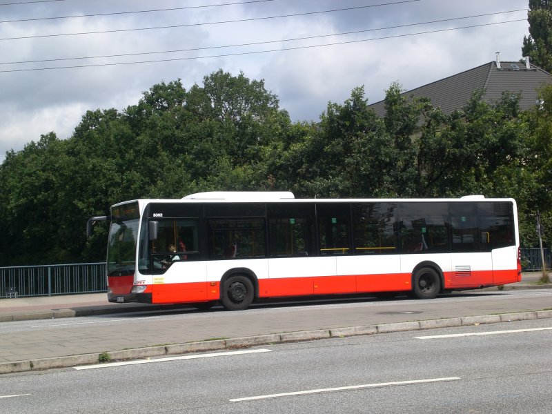 Mercedes-Benz O 530 II (Citaro Facelift) auf der Linie 26 nach S-Bahnhof Hamburg Airport am S-Bahnhof Rbenkamp.