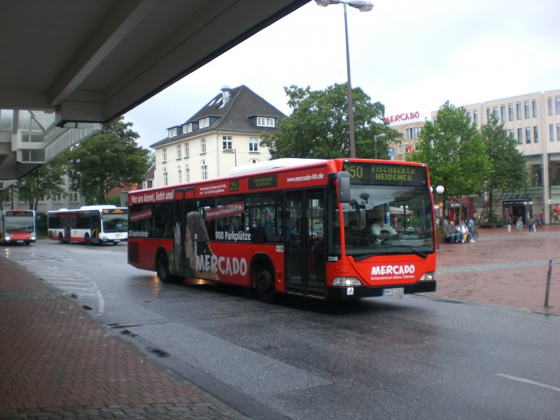 Mercedes-Benz O 530 II (Citaro Facelift) auf der Linie 250 nach Fischbeker Heideweg am Bahnhof Altona.