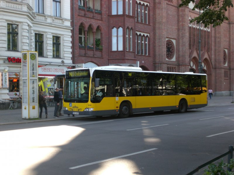 Mercedes-Benz O 530 II (Citaro Facelift) auf der Linie 140 nach Ostbahnhof am U-Bahnhof Mehringdamm.