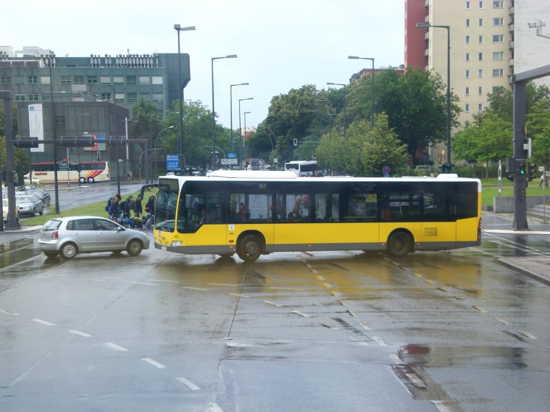 Mercedes-Benz O 530 II (Citaro Facelift) auf der Linie 147 nach Treptow Puschkinallee/Elsenstrae am Hauptbahnhof.