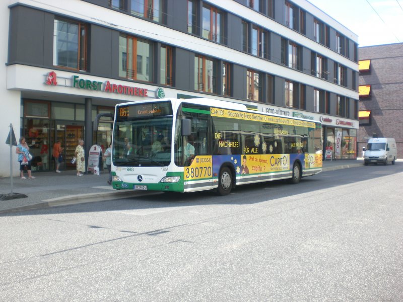 Mercedes-Benz O 530 II  (Citaro Facelift) auf der Linie 865 nach Gropius-Krankenhaus an der Haltestelle Am Markt.