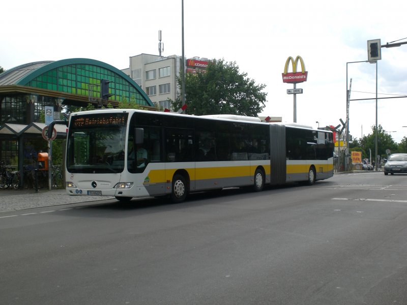 Mercedes-Benz O 530 II  (Citaro Facelift) auf der Linie 710 am S-Bahnhof Buckower Chaussee.
