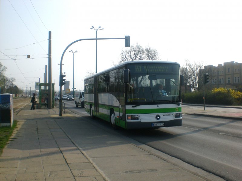 Mercedes-Benz O 550 (Integro) auf der Linie 553 nach Brandenburg Trauerberg am Hauptbahnhof Brandenburg an der Havel.