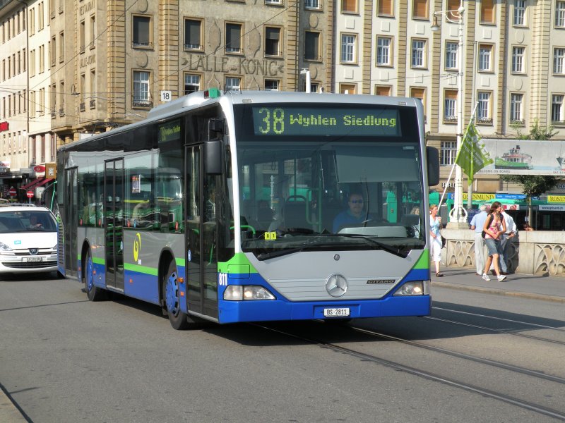 Mercedes Citaro von Lugano, fährt neu bei den BVB. Hier Bus Nr 811 auf der Mittlerenbrücke auf der Linie 38 nach Wylen Siedlung.