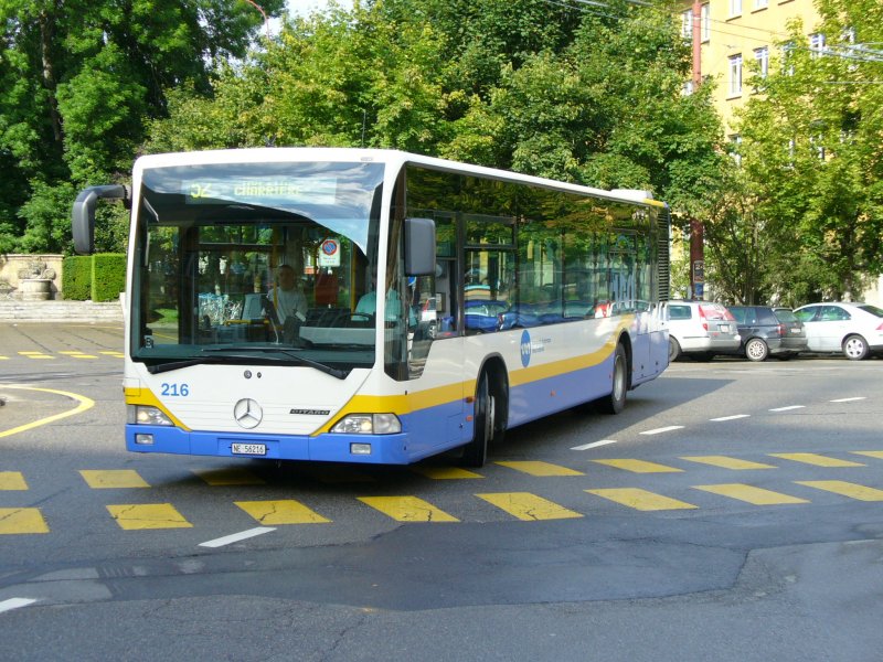 Mercedes-Citaro  Regio-Bus Nr 216 .. Ne 56216 bei der einfahrt zur Haltestelle vor dem Bahnhof in La Chaux de Fonds am 08.07.2007