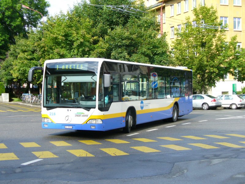 Mercedes-Citaro  Regio-Bus Nr 218 .. Ne 27218 bei der einfahrt zur Haltestelle vor dem Bahnhof in La Chaux de Fonds am 08.07.2007